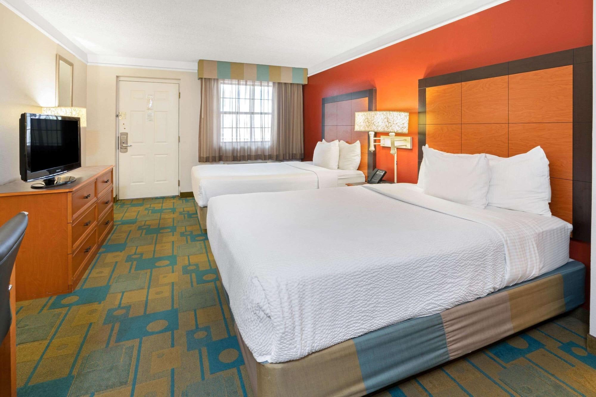 La Quinta Inn By Wyndham Phoenix Sky Harbor Airport Tempe Buitenkant foto