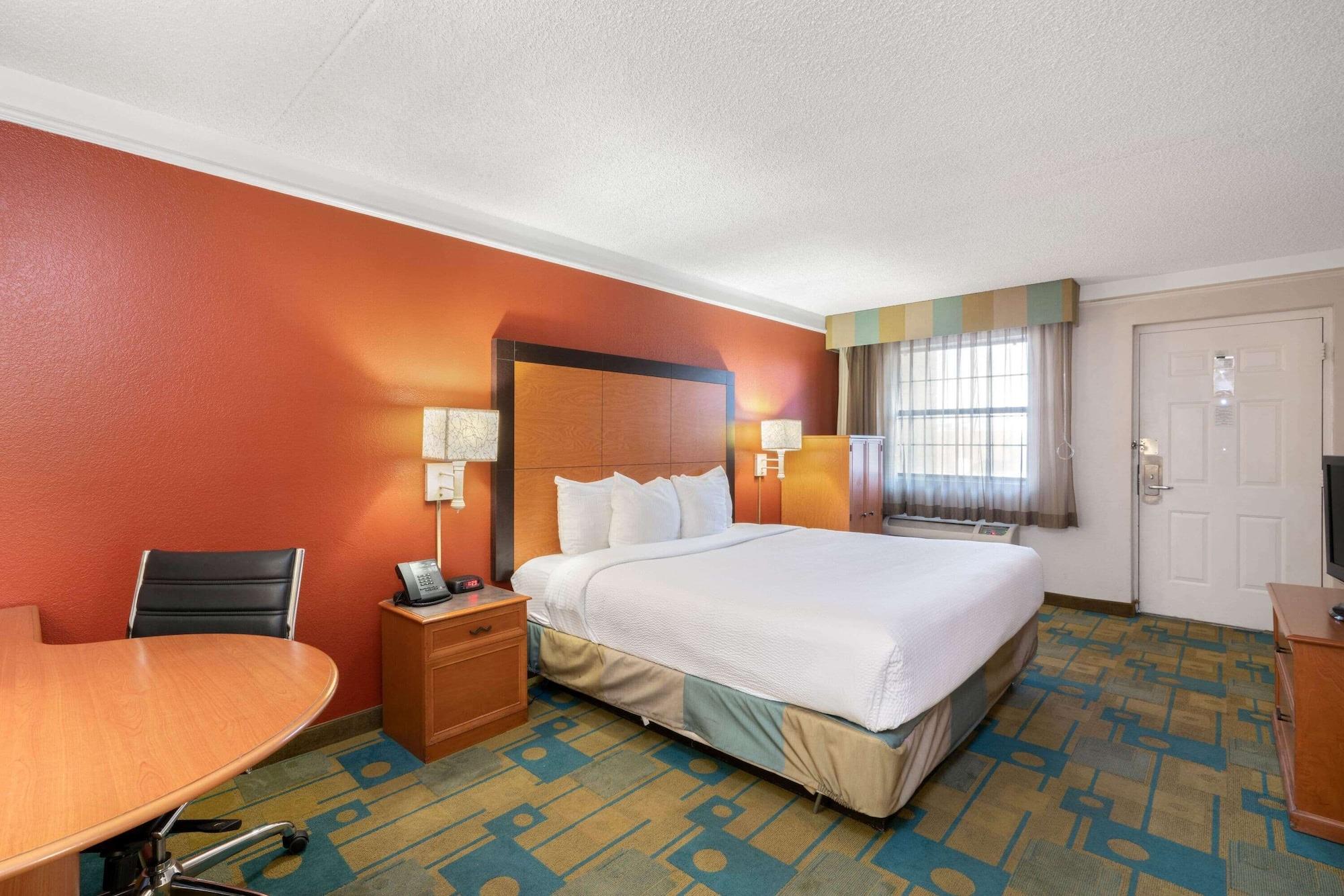La Quinta Inn By Wyndham Phoenix Sky Harbor Airport Tempe Buitenkant foto