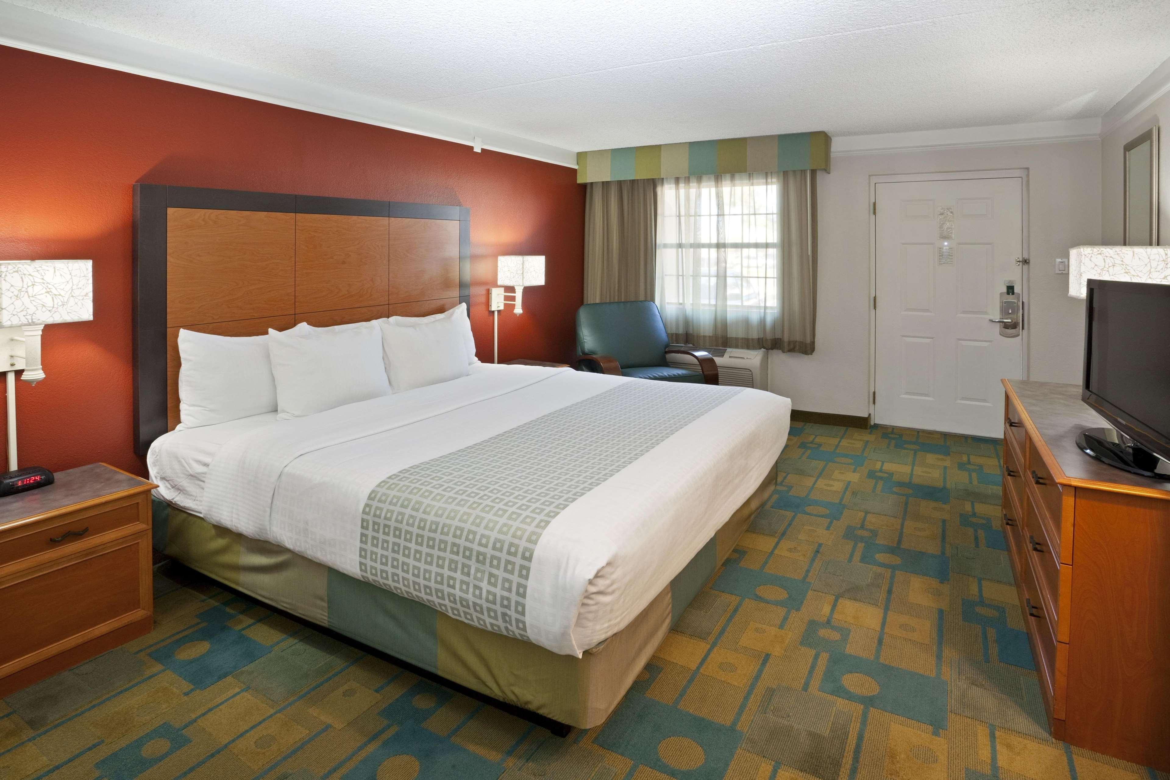 La Quinta Inn By Wyndham Phoenix Sky Harbor Airport Tempe Buitenkant foto