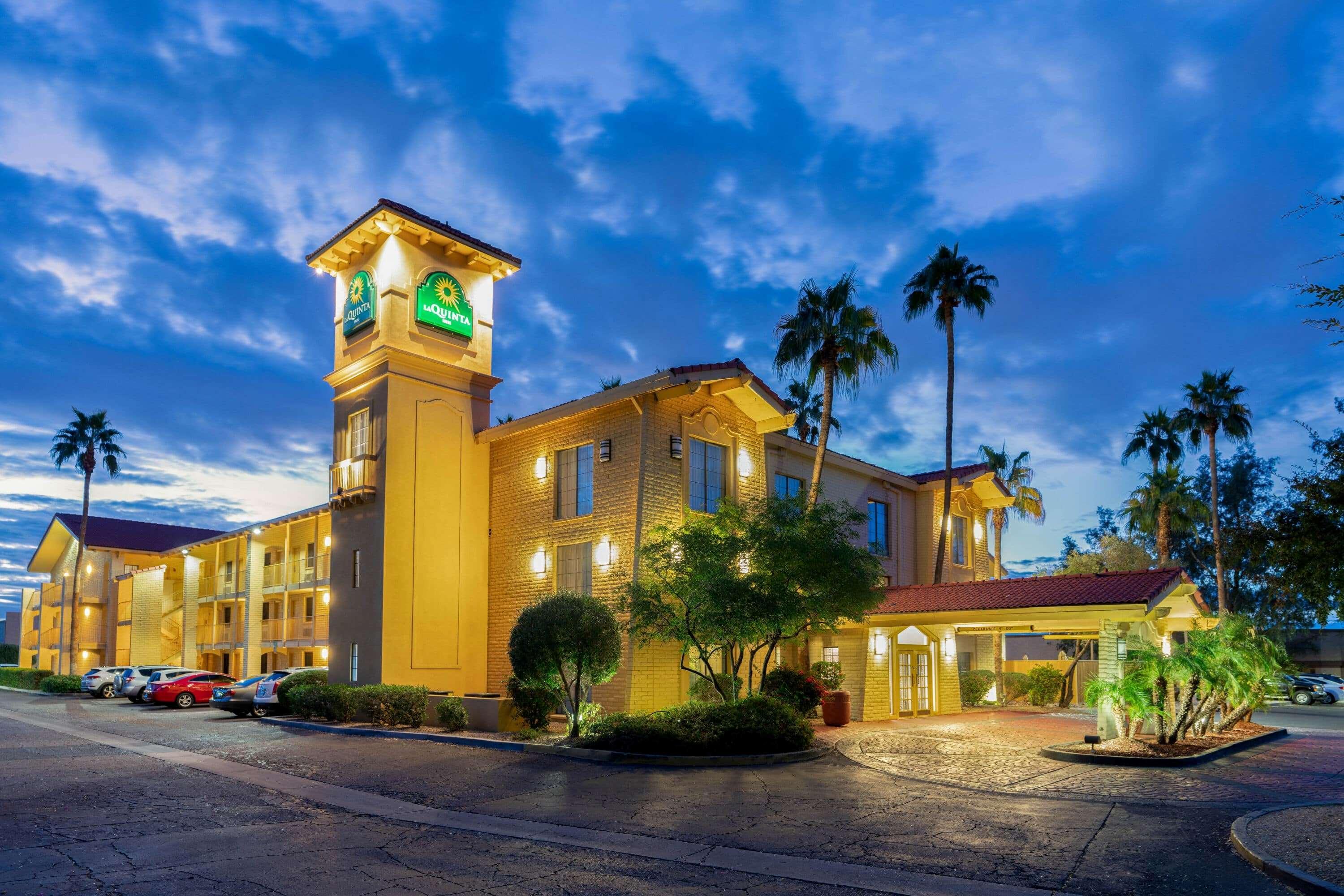 La Quinta Inn By Wyndham Phoenix Sky Harbor Airport Tempe Buitenkant foto