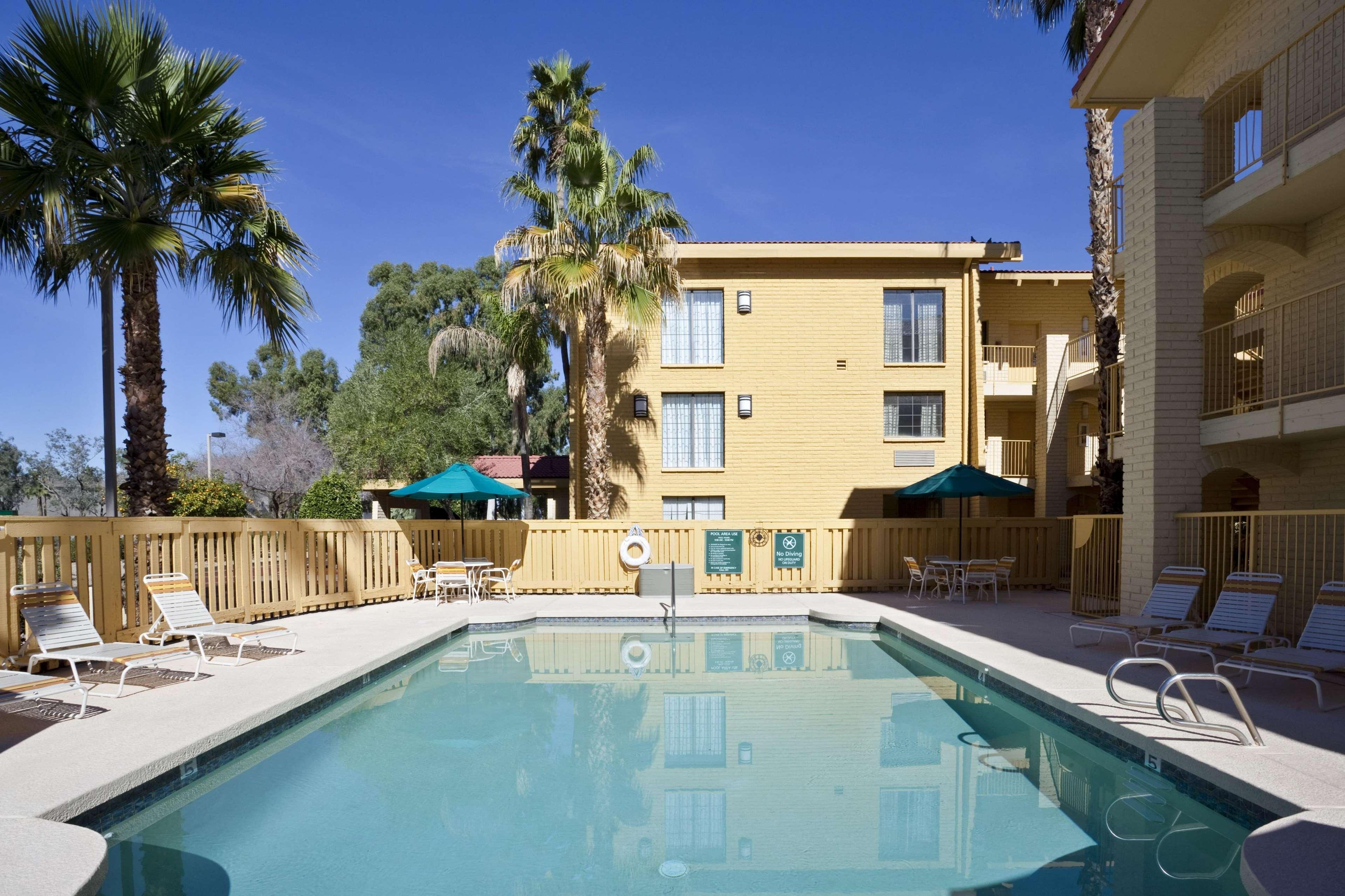 La Quinta Inn By Wyndham Phoenix Sky Harbor Airport Tempe Buitenkant foto