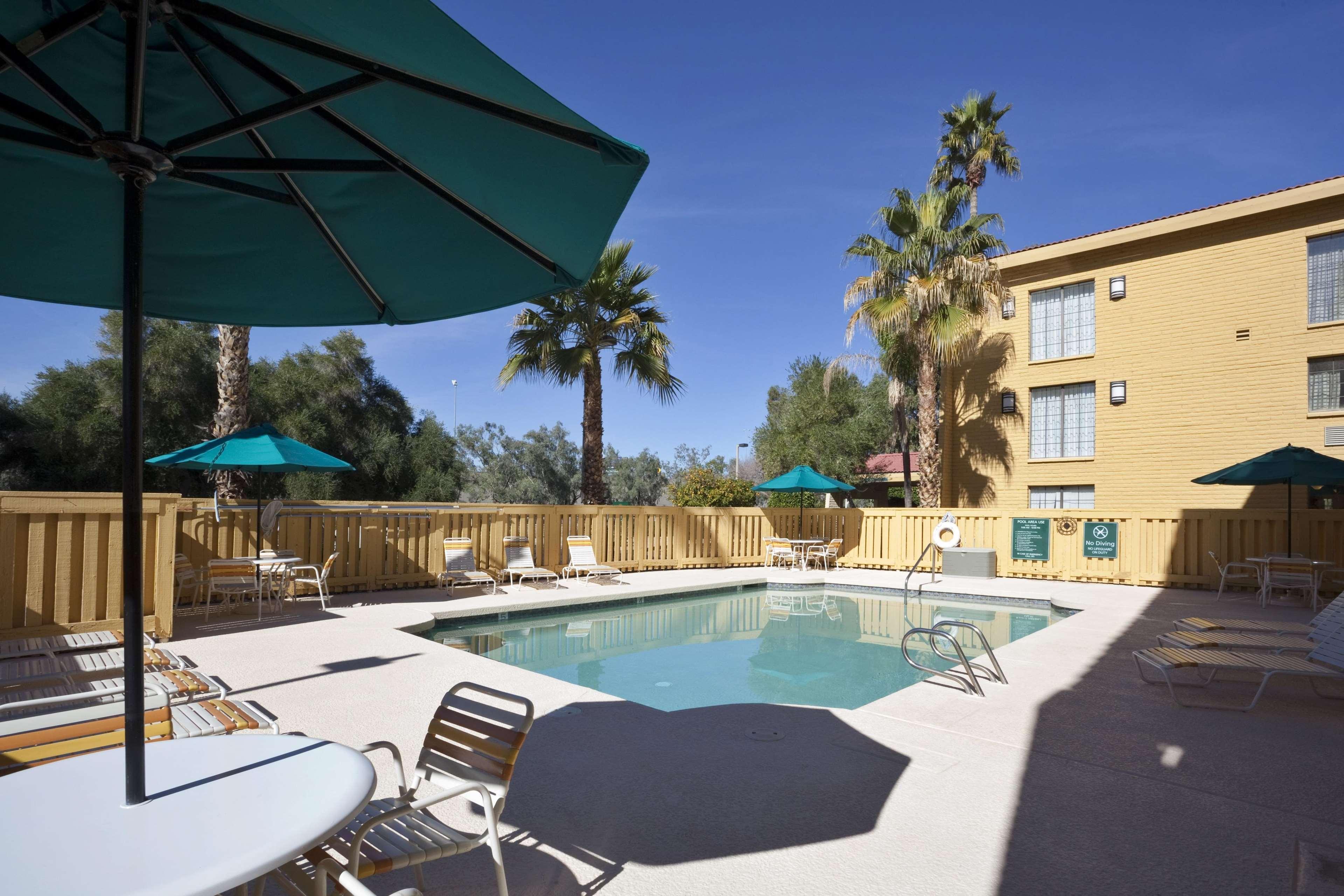 La Quinta Inn By Wyndham Phoenix Sky Harbor Airport Tempe Buitenkant foto