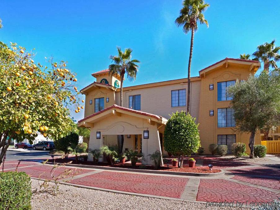 La Quinta Inn By Wyndham Phoenix Sky Harbor Airport Tempe Buitenkant foto