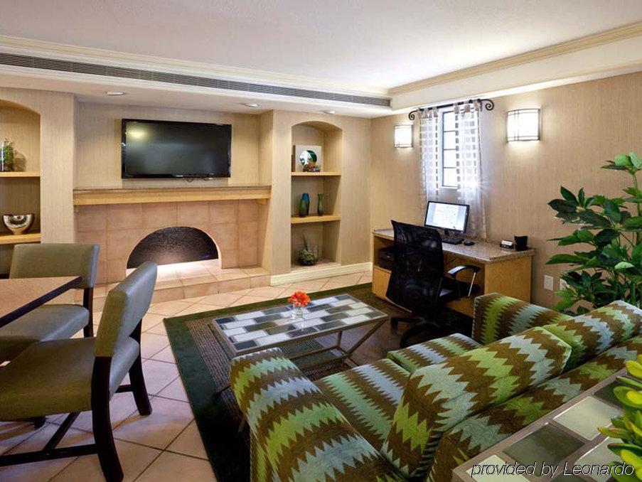 La Quinta Inn By Wyndham Phoenix Sky Harbor Airport Tempe Buitenkant foto