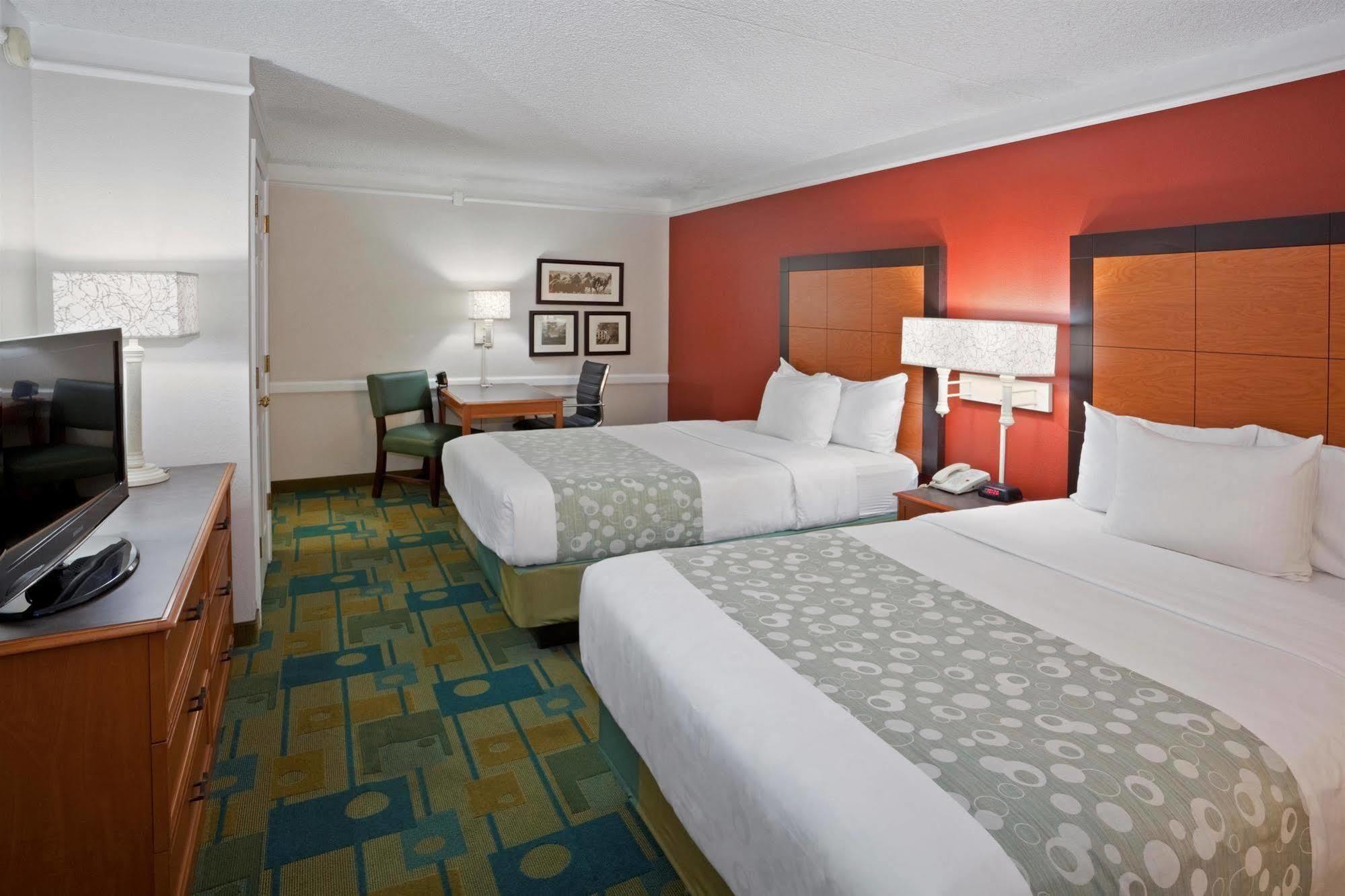 La Quinta Inn By Wyndham Phoenix Sky Harbor Airport Tempe Buitenkant foto