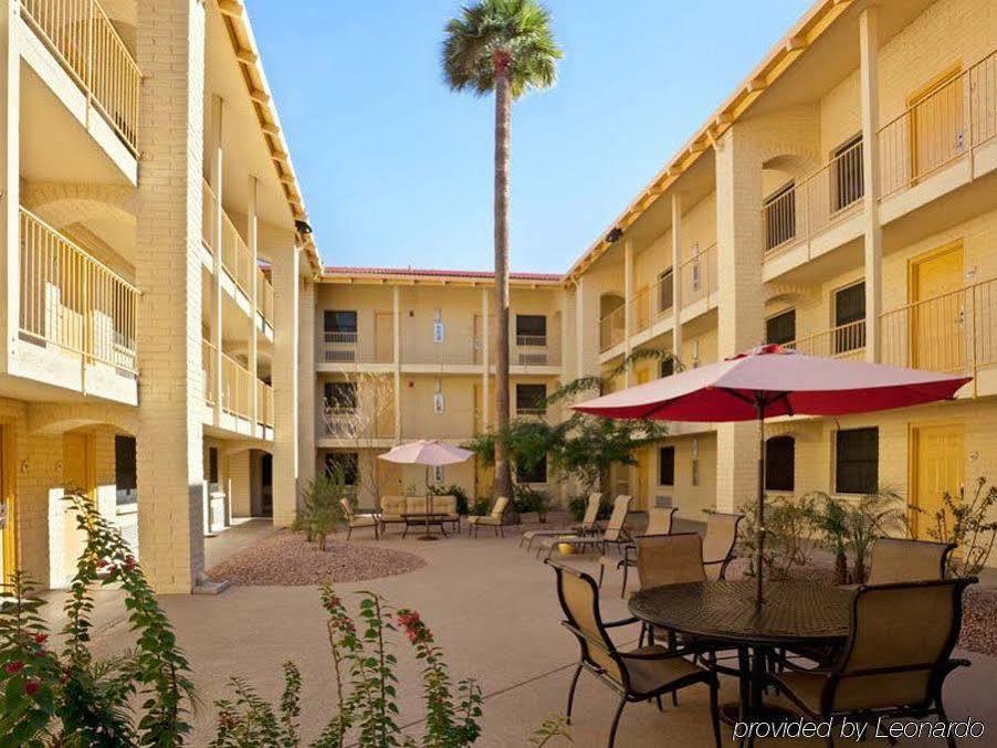 La Quinta Inn By Wyndham Phoenix Sky Harbor Airport Tempe Buitenkant foto