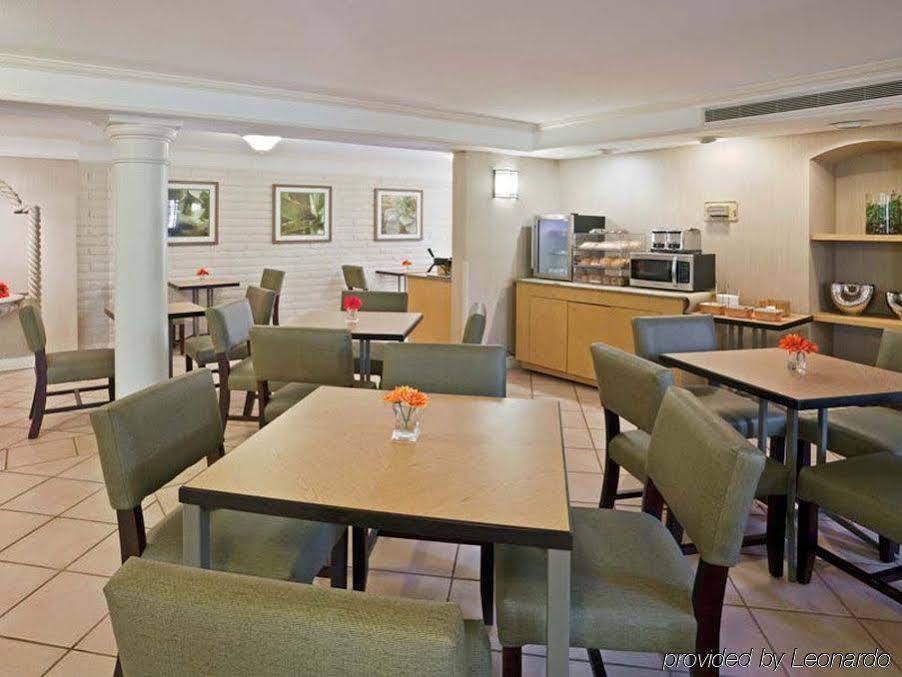 La Quinta Inn By Wyndham Phoenix Sky Harbor Airport Tempe Buitenkant foto