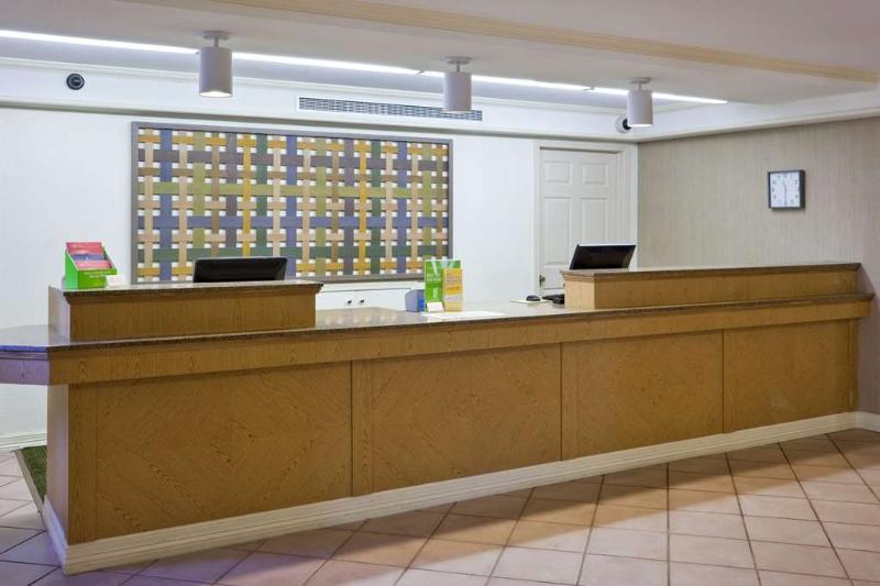 La Quinta Inn By Wyndham Phoenix Sky Harbor Airport Tempe Buitenkant foto
